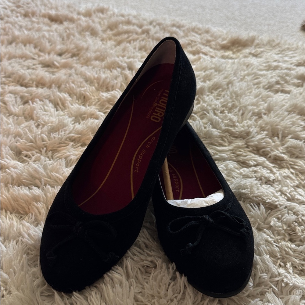 Munro Black Ballet Flats with Bow
